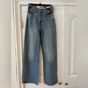 NWT Levi’s Women’s Light Blue Ribcage Wide Leg Jeans sz24x32